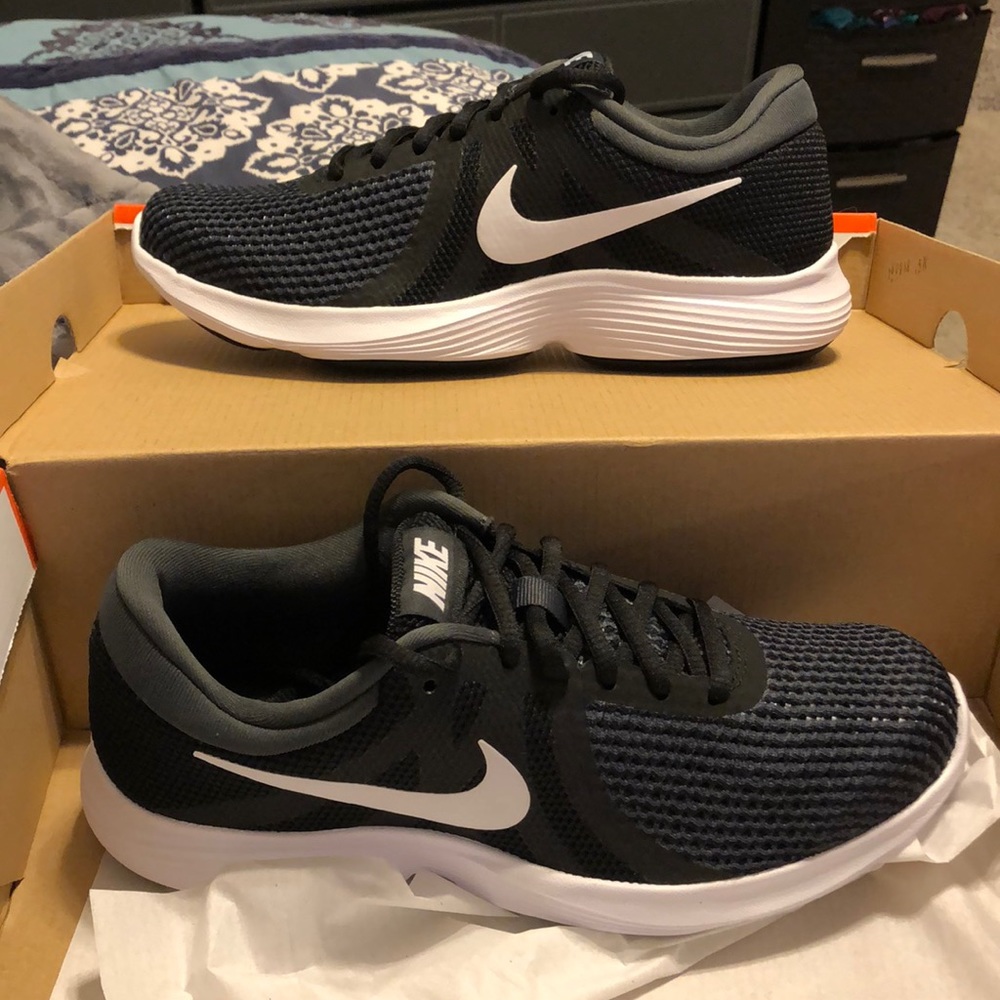 Nike shoes Revolution